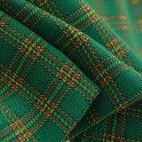 Alacsony derekú, kockás szoknya, betűkkel hímezve