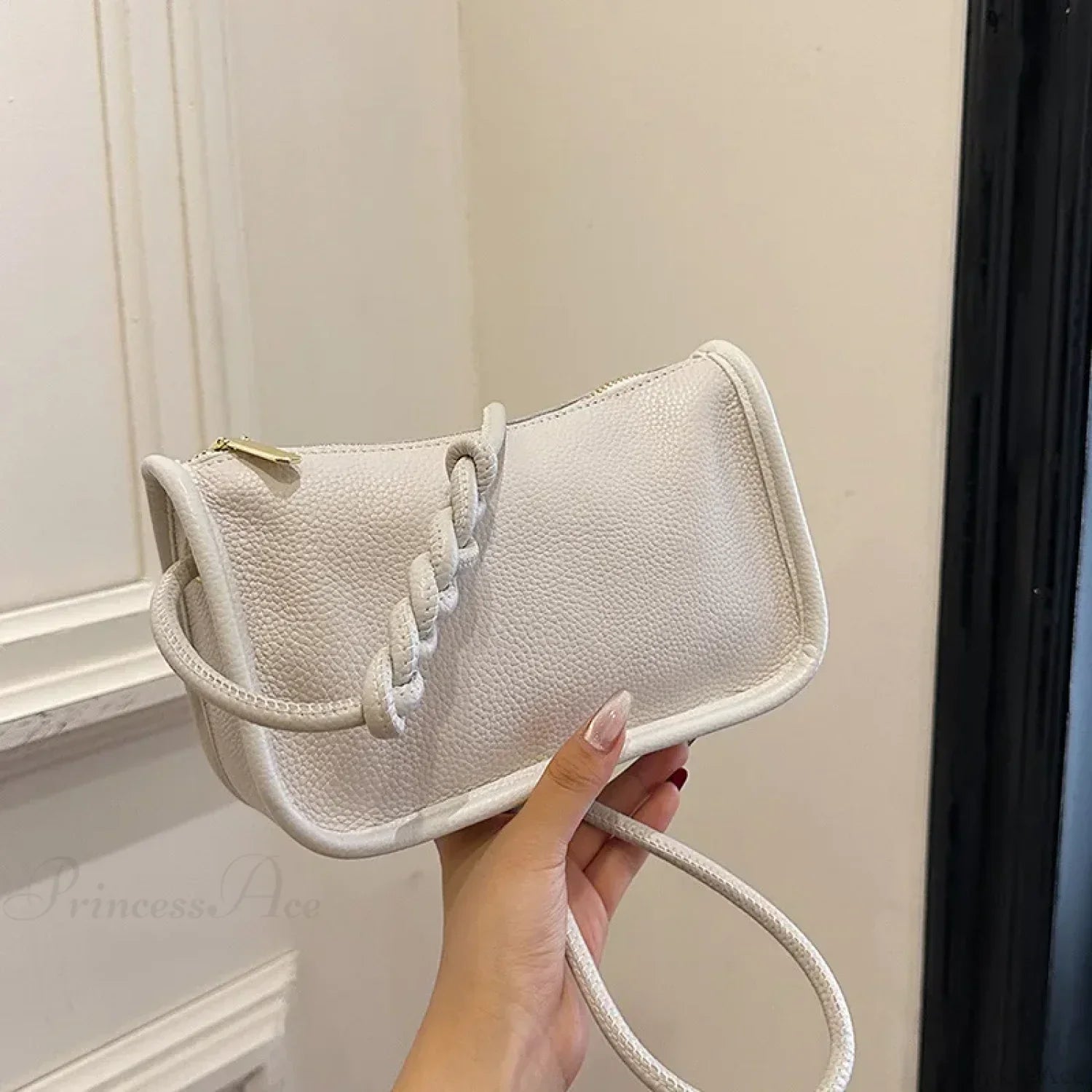 100% valódi marhabőrből készült válltáska