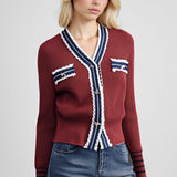 V-nyakú kötött mellény színes csipkeszegéllyel