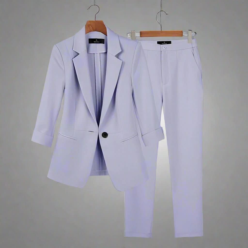 Női blézer és nadrág szett - Slim Fit - Elegáns és időtlen - Sikkes és elegáns összeállítás