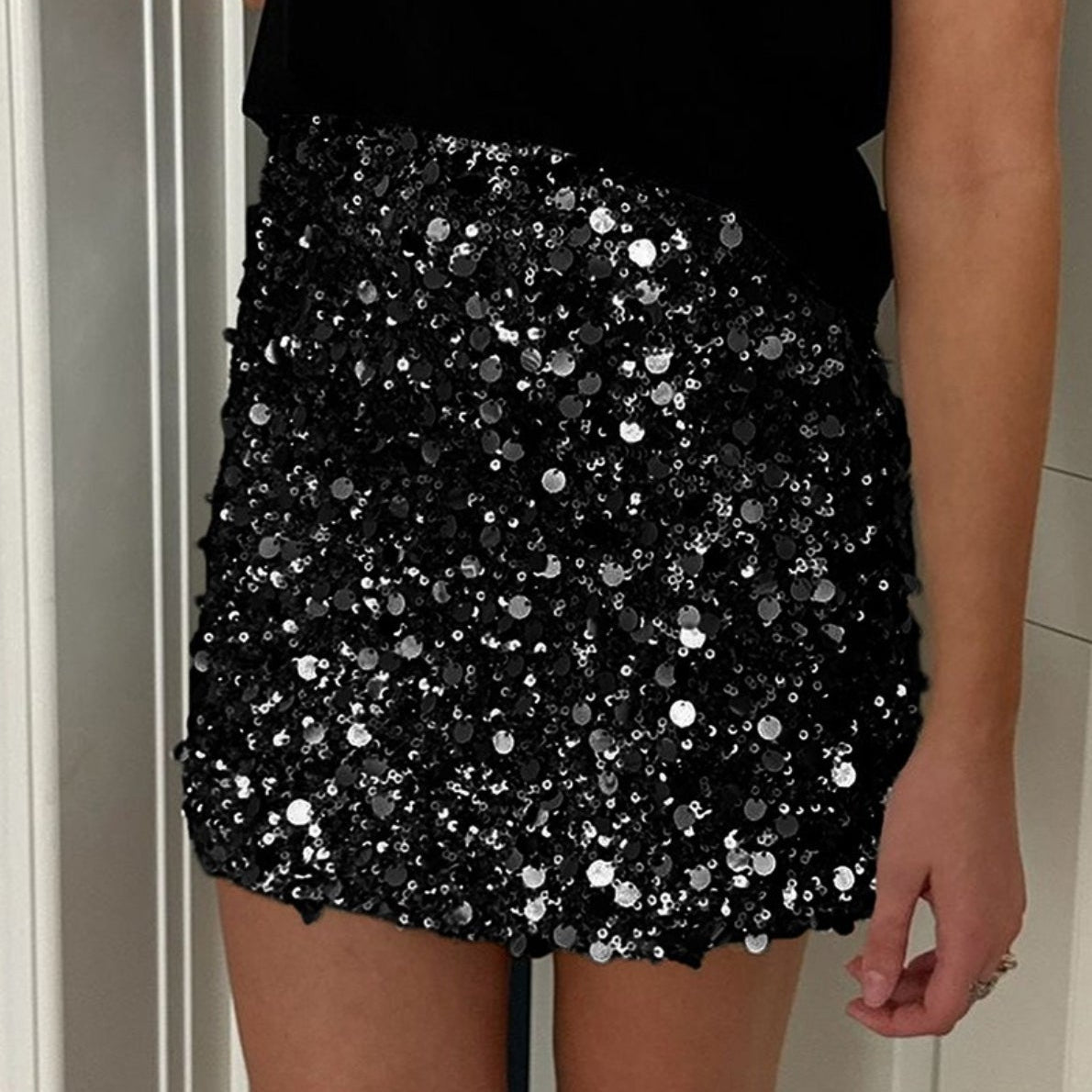 Mini testhezálló szoknya flitteres szegéllyel