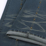 Alacsony derekú, bővülő farmer szegecsekkel