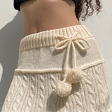 Kábelmintás kötött szoknya pomponnal