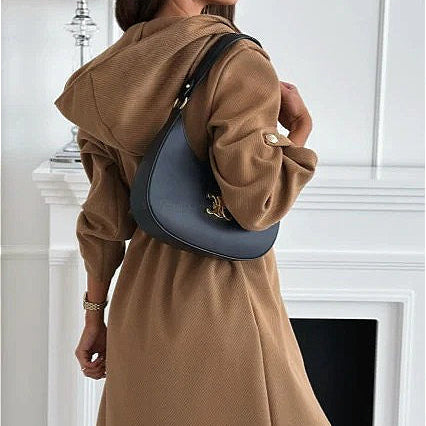 Ballonkabát kapucnival és övvel