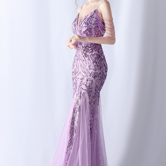 Hosszú, gyöngyös kötött koktélruha