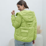 Élénk színű pufi kabát magas gallérral