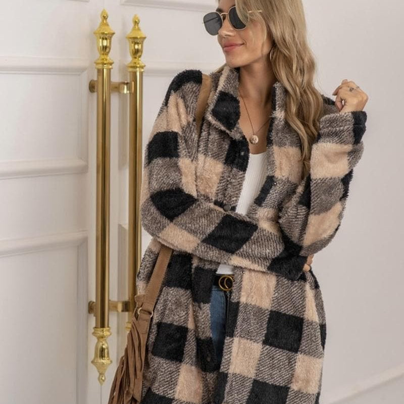 Laura - A stílusos kockás kabát