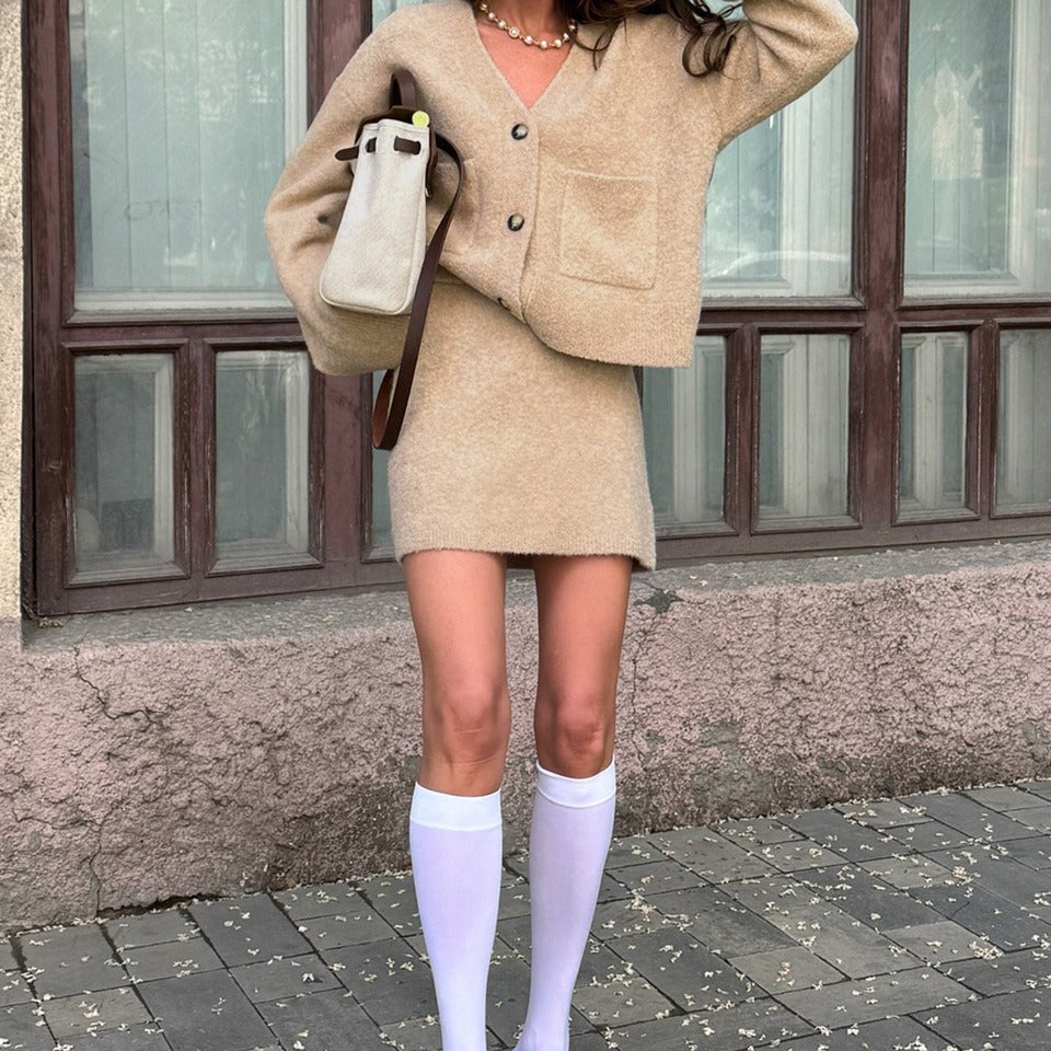 Elegáns, kétrészes, sima tweed kardigán és szoknya szett