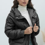 Élénk színű pufi kabát magas gallérral