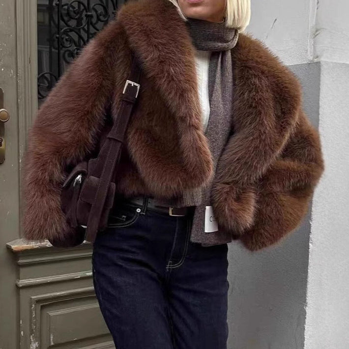 Retro stílusú, egyszerű, meleg plüss kabát bevágott gallérral