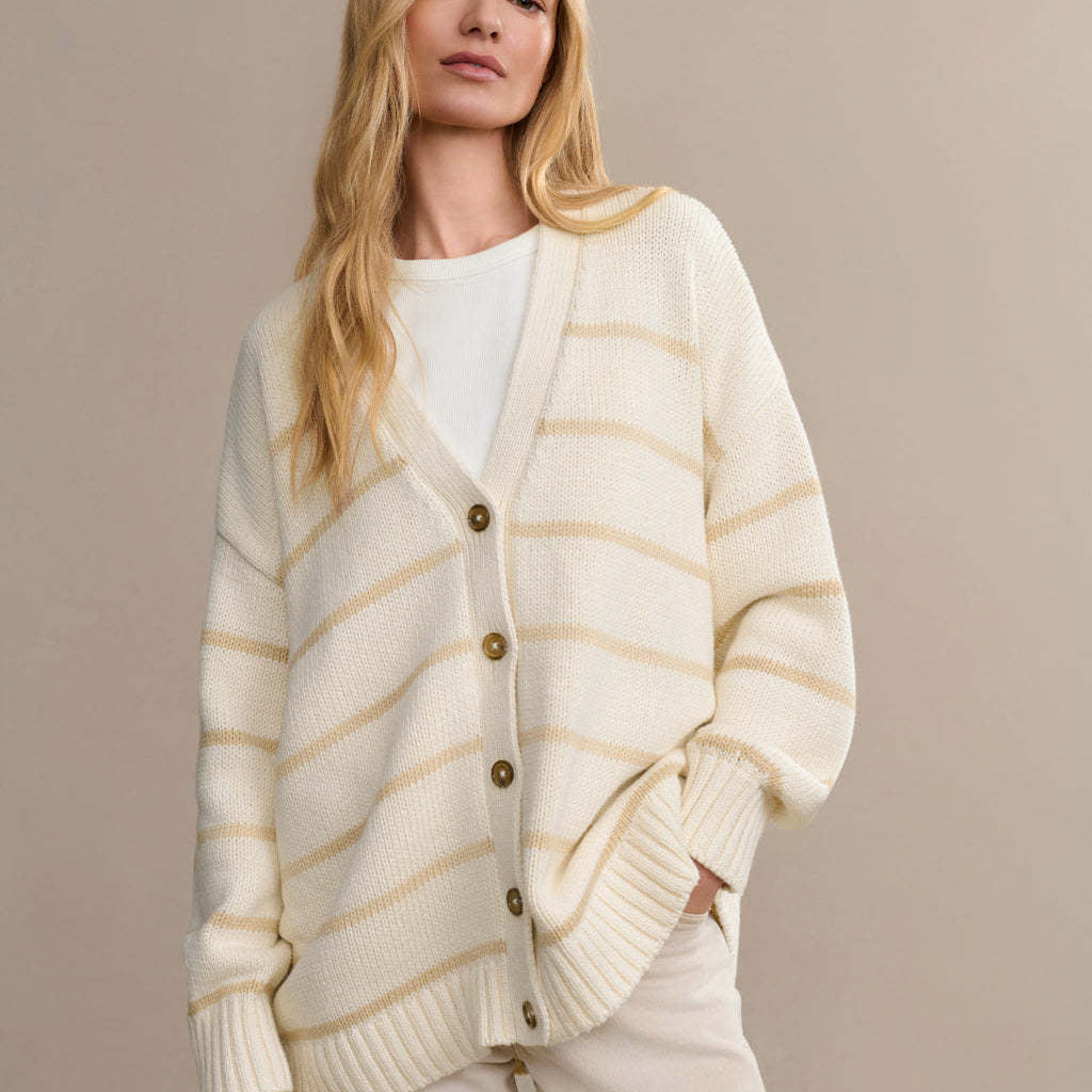 Csíkos, V-nyakú kötött mellény