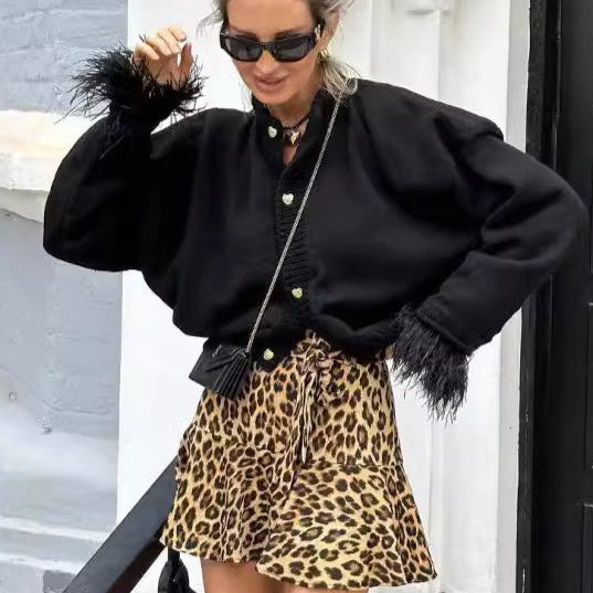 Elegáns kardigán tollszegéllyel