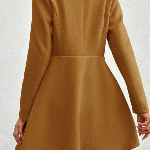 Hosszú, öves gyapjúkabát