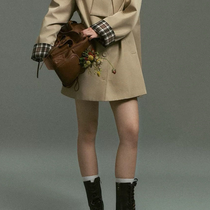 Vegyes kockás kabát csokornyakkendővel