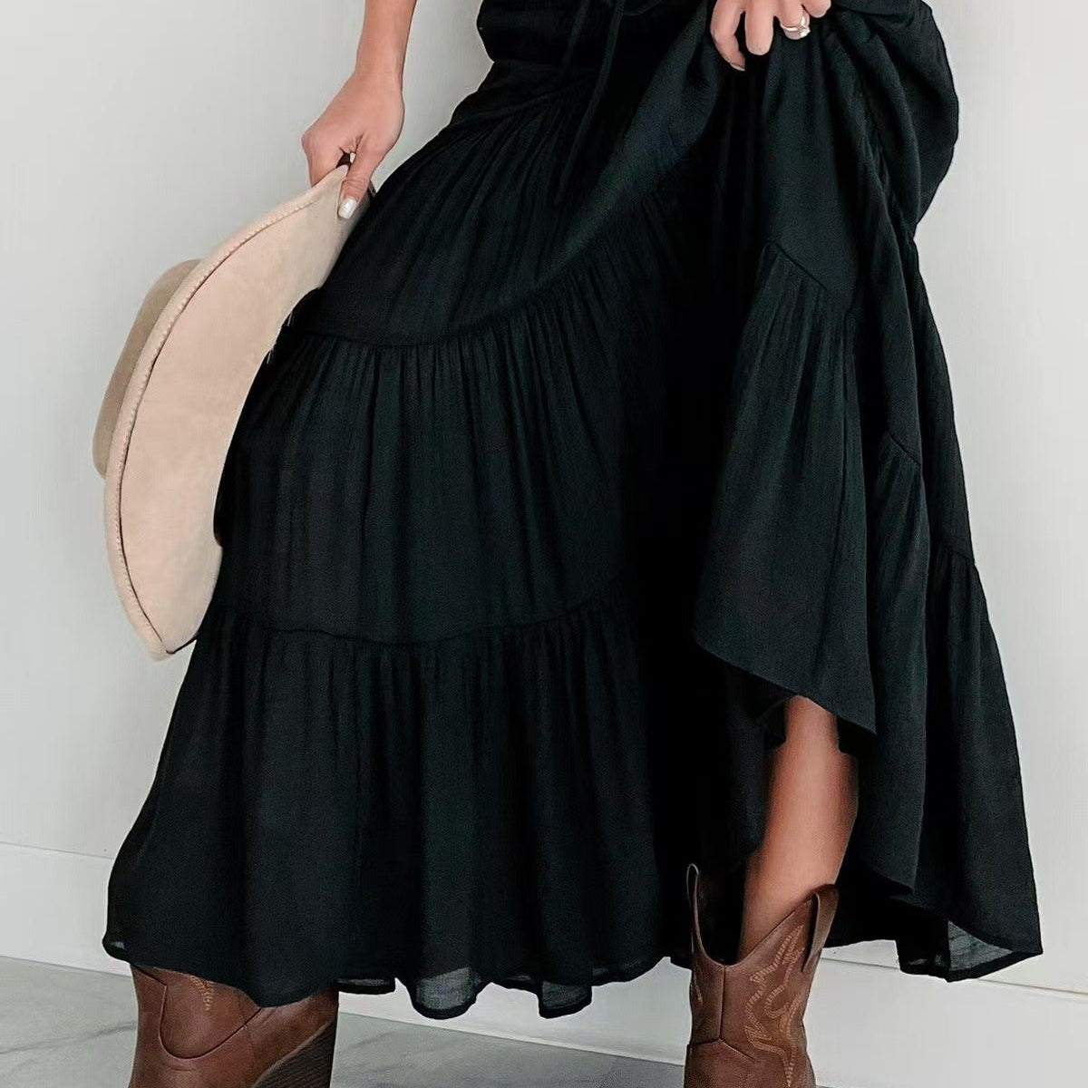 Hosszú, magas derekú A-vonalú szoknya kontrasztos húzózsinórral, bohém sikkes stílus