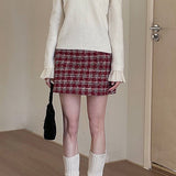 Vastag gyapjúból készült, kockás, testhezálló szoknya