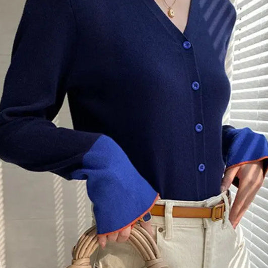 Színblokkos kötött mellény bő ujjakkal és V-nyakkal