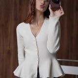 Hosszú ujjú kötött mellény testhezálló szabással és fodros szegéllyel