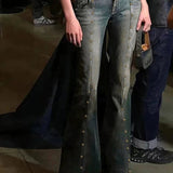 Alacsony derekú, bővülő farmer szegecsekkel