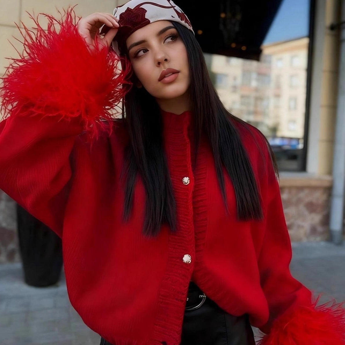 Mellény szőrme mandzsettával és fémgombokkal