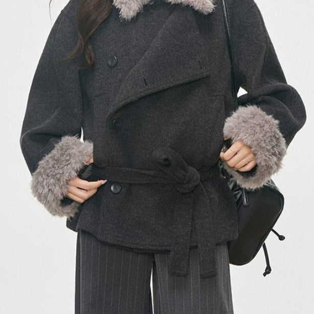 Rövid, vintage gyapjúkabát szőrmegallérral és -mandzsettával