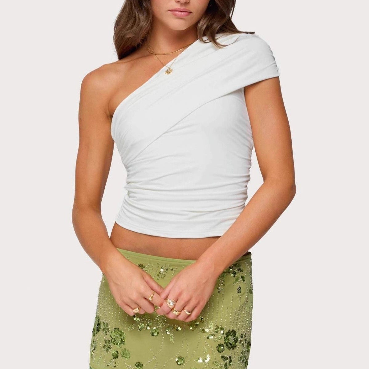 Hímzett, flitteres, testhezálló miniszoknya