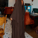 Elegáns, kétrészes, hát nélküli szett áttetsző sállal és kendővel