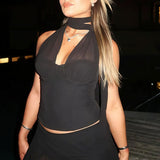 Hát nélküli trikó és miniszoknya szett