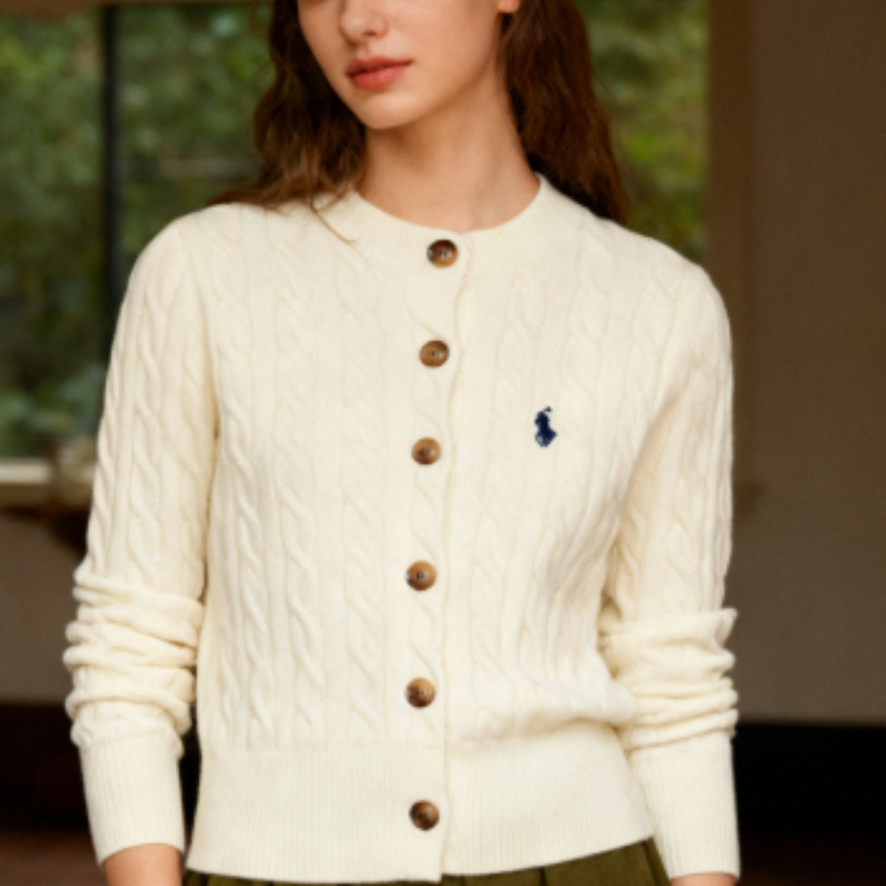 Gyapjú mellény hímzett kábelekkel