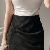 Testhezálló miniszoknya rakott velúrból