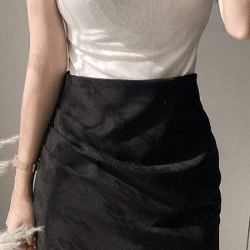 Testhezálló miniszoknya rakott velúrból