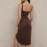 Női estélyi ruha - mély nyakkivágással - strukturált fűző - elegáns hasítékkal