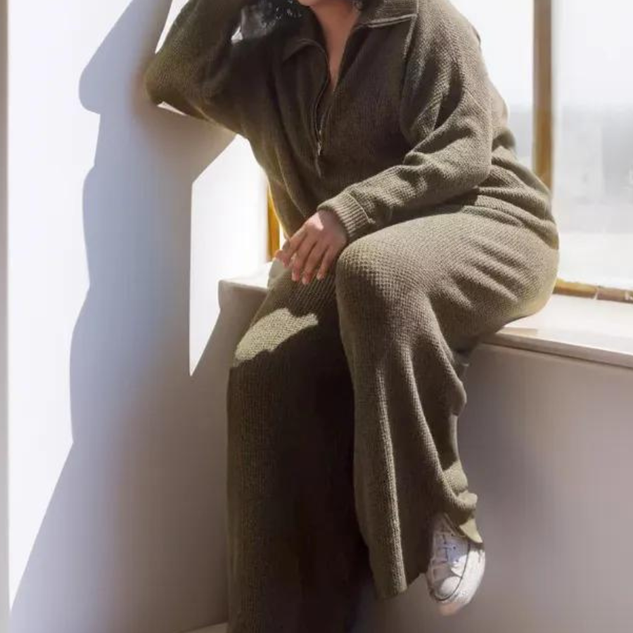 Hollie - Puha nyakörv szett