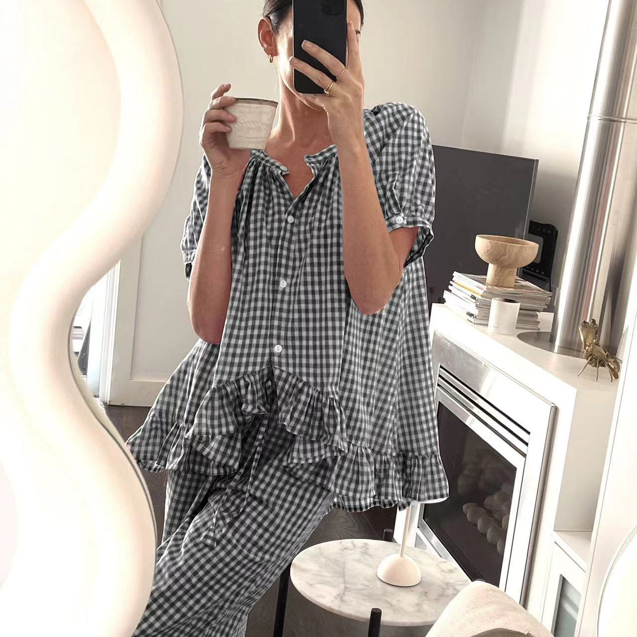 Női ing és nadrág szett – laza szabású – könnyű anyag – fodros részletek