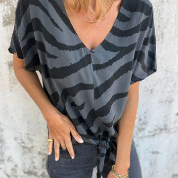 Női felső – V-nyakú – Rövid ujjú – Zebraminta – Elöl megkötős – Laza szabású