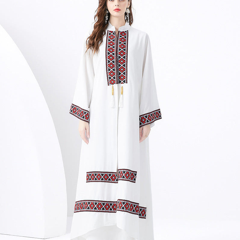 Női hosszú ruha – Árnyékoló szabású – Etnikai szőtt részletek bojtokkal