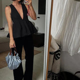 Hárem stílusú, kétrészes irodai szett fodros szegéllyel és mély V-nyakkal