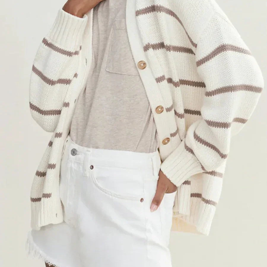 Csíkos, V-nyakú kötött mellény