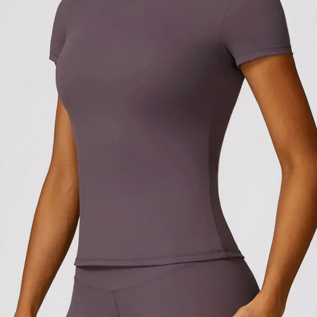 Női sportruházat szett – Magas derekú leggings – Rövid ujjú, testhezálló póló