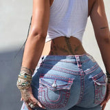 Hímzett, karcsúsított fekete farmer