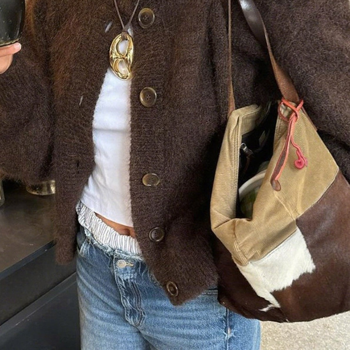 Minimalista kardigán hosszú ujjakkal és gombokkal