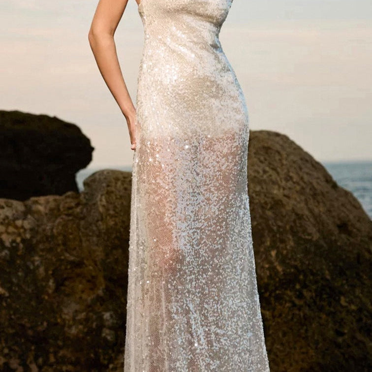 Hosszú, flitteres ruha áttetsző, nyitott háttal és egyszerű patchworkkel