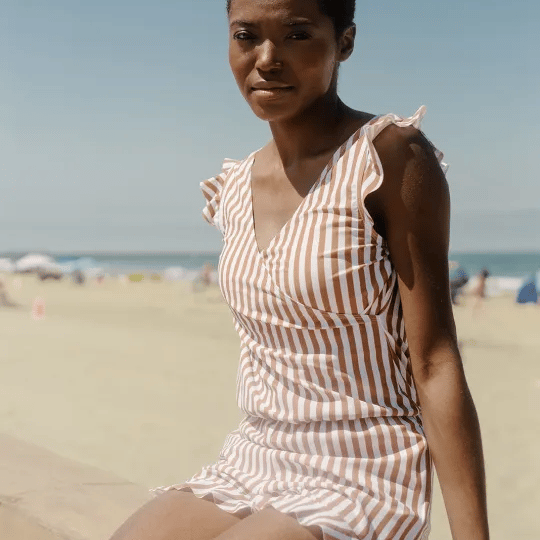 Női overál – testhezálló szabású – áttört nyakkivágással – gyorsan száradó – lélegző anyagból