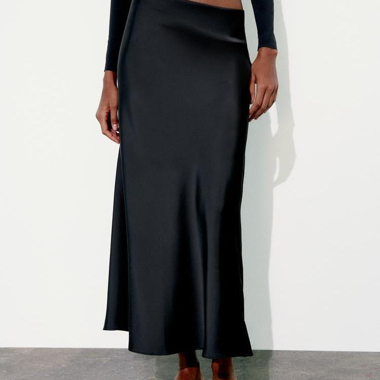 Magas derekú, testhezálló, egyenes szabású szatén midi szoknya