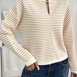 Csíkos kötött mellény kerek nyakkal