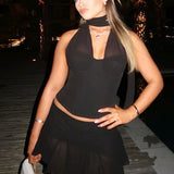 Hát nélküli trikó és miniszoknya szett