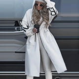 Hosszú, lezser kabát fűzőkkel és foltvarrással