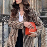 Hosszú ujjú, kockás blézer irodába