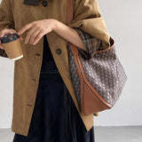 Barna kockás velúr kabát állógallérral