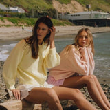 Laza, egyszerű kötésű kardigán hosszú, gombos ujjakkal